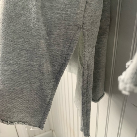 Crown & Ivy(OX)Curvy Flamingo Winter Fun (NWOT) Gray with raveled/unfinished hem - Picture 7 of 8